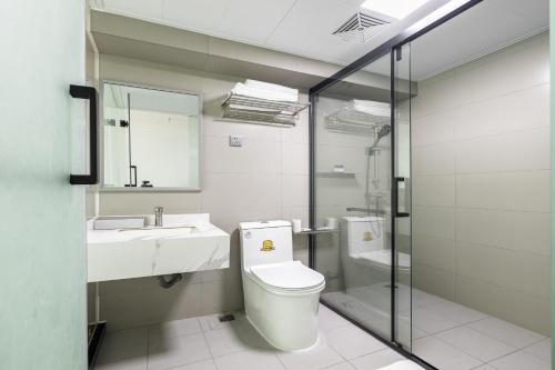 vaninn guangzhou step out to beijing road pedestrian street gongyuanqian and beijing road metro canton fair