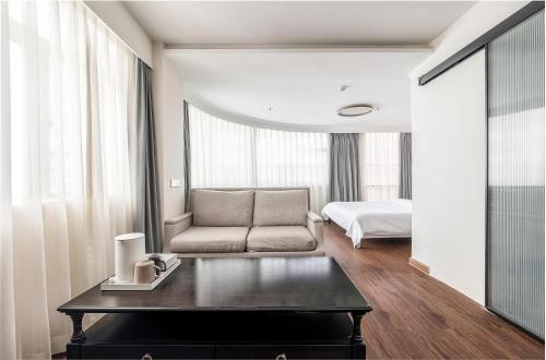 vaninn guangzhou step out to beijing road pedestrian street gongyuanqian and beijing road metro canton fair
