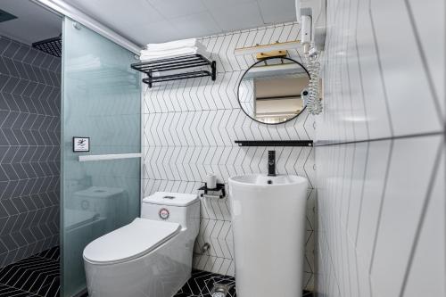 vaninn guangzhou step out to beijing road pedestrian street gongyuanqian and beijing road metro canton fair