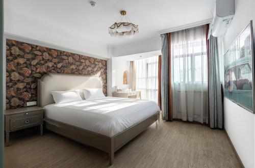 vaninn guangzhou step out to beijing road pedestrian street gongyuanqian and beijing road metro canton fair