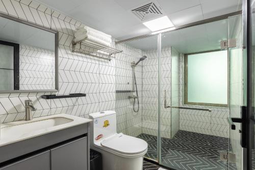 vaninn guangzhou step out to beijing road pedestrian street gongyuanqian and beijing road metro canton fair