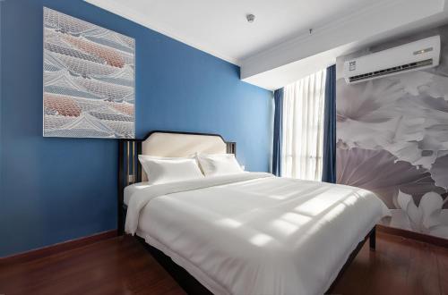 vaninn guangzhou step out to beijing road pedestrian street gongyuanqian and beijing road metro canton fair