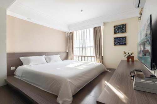 vaninn guangzhou step out to beijing road pedestrian street gongyuanqian and beijing road metro canton fair