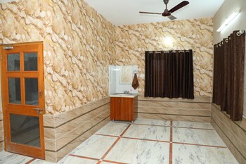 eagle farm stay pushkar
