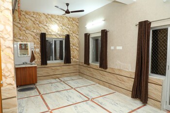 eagle farm stay pushkar