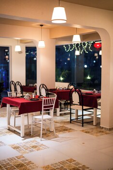 La Bela Casa Suites Candolim,,3 star