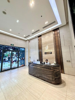 Sunrise High Floor Pool Ben Thanh Gym,,4 star