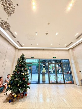 Sunrise High Floor Pool Ben Thanh Gym,,4 star