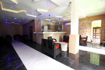 deluxe indulgence hotel and suites