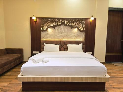 pink mahal hotel and resort