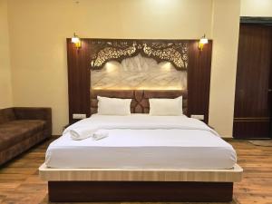 pink mahal hotel and resort