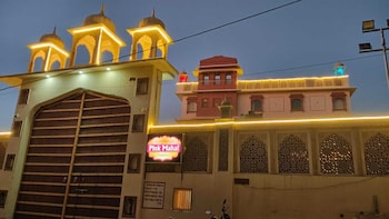 pink mahal hotel and resort