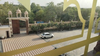 pink mahal hotel and resort