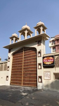 pink mahal hotel and resort