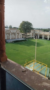 pink mahal hotel and resort
