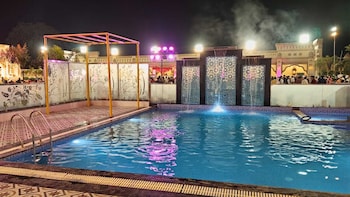 pink mahal hotel and resort
