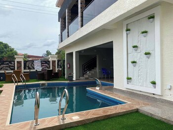 Lelux Hotels,,3 star