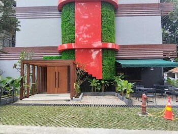 Hebe Hotel Hostel & Hospitality Network,,3 star