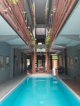 Hebe Hotel Hostel & Hospitality Network,,3 star