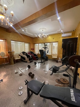 Rita's Luxury Homes,,3 star