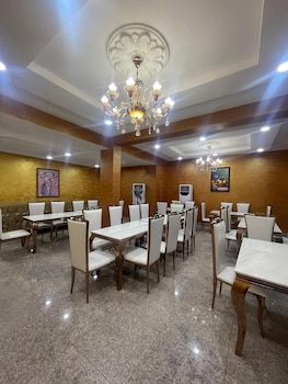 Rita's Luxury Homes,,3 star