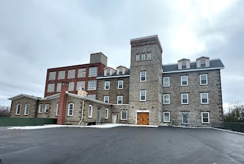 Tri Century Mill Suites,,3 star