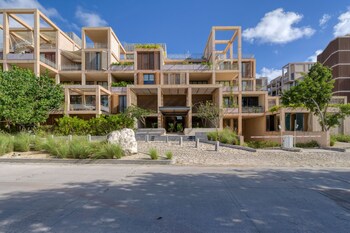 corasol modern apt with terrace