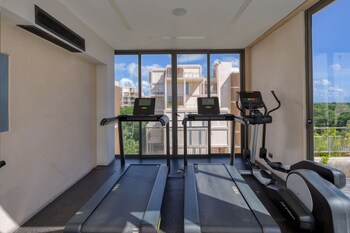 corasol modern apt with terrace