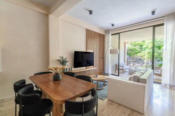corasol modern apt with terrace
