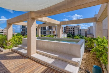 corasol modern apt with terrace