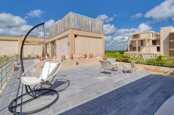 corasol modern apt with terrace