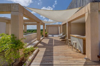 corasol modern apt with terrace