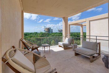 corasol modern apt with terrace