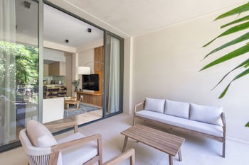 corasol modern apt with terrace