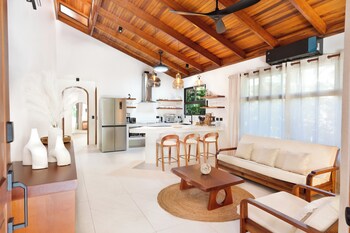 serena nosara beach retreat