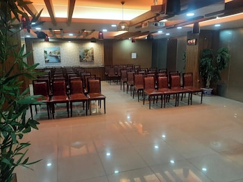 rochas hotel and resort bogura