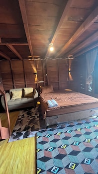 Quen'z Cabin,,2 star