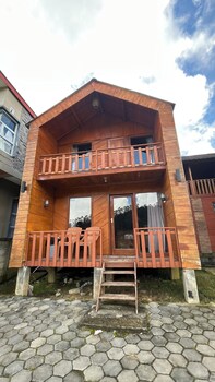 Quen'z Cabin,,2 star