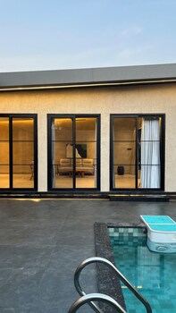 finding life house by jumbo holidayz