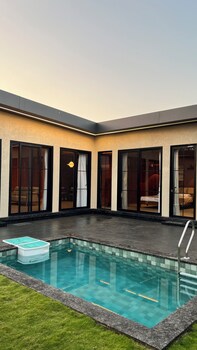 finding life house by jumbo holidayz