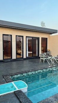finding life house by jumbo holidayz