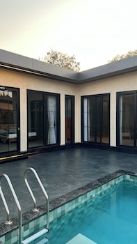 finding life house by jumbo holidayz