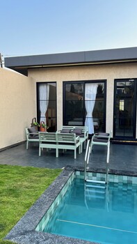 Finding Life House By Jumbo Holidayz,,2 star