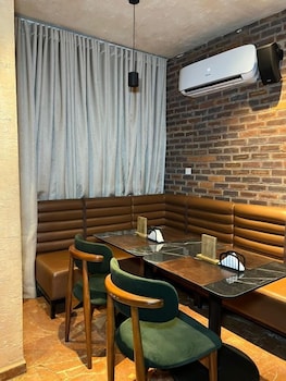 7Even Suites,,3 star