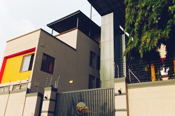 elysium suites and apartments
