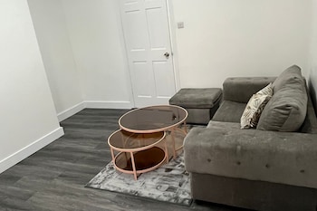 2 Bed Flat - Sleeps 3 - Parking - Wifi,,3 star