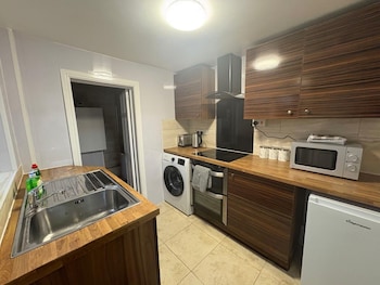 2 Bed Flat - Sleeps 3 - Parking - Wifi,,3 star