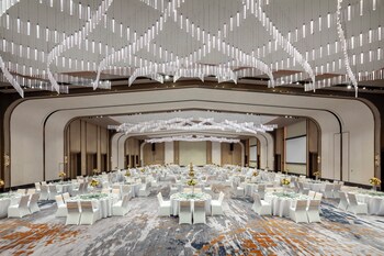 hualuxe zhongshan city center