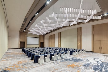 hualuxe zhongshan city center