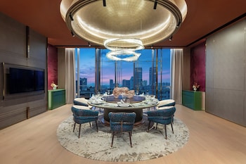 hualuxe zhongshan city center